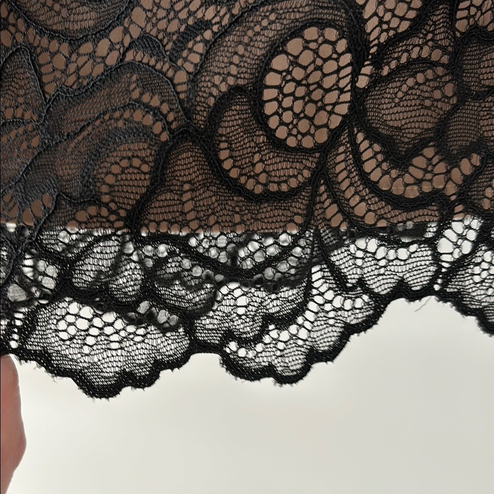 GUESS Lace & Nude Bodycon Mini Dress - Picture 5 of 7